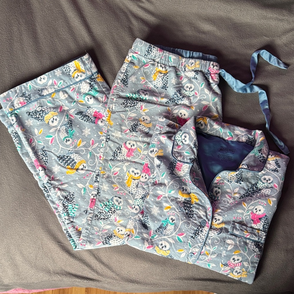 Women’s Nick & Nora grey owl print flannel pj set, size Extra Large (XL)